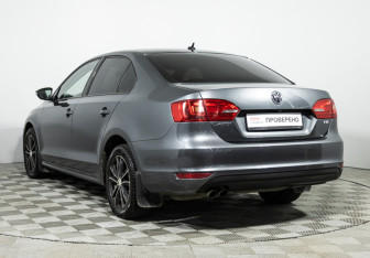 Подержанный автомобиль Volkswagen Jetta Sedan 2011 года (7 фото)