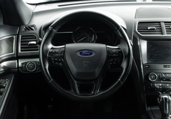 Подержанный автомобиль Ford Explorer 2019 года (21 фото)