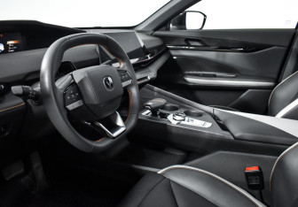 Подержанный автомобиль Changan UNI-V 2024 года (9 фото)