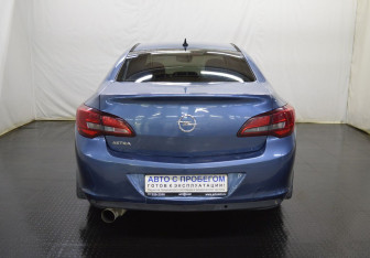 Подержанный автомобиль Opel Astra Sedan 2012 года (6 фото)