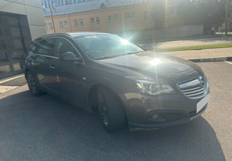 Подержанный автомобиль Opel Insignia Wagon 2014 года (2 фото)