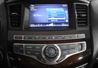 Подержанный автомобиль Infiniti QX60 2018 года (18 фото)