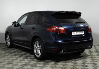 Подержанный автомобиль Porsche Cayenne 2011 года (7 фото)