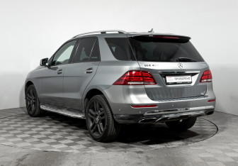 Подержанный автомобиль Mercedes-Benz GLE 2015 года (7 фото)