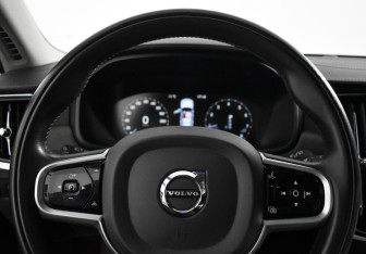 Подержанный автомобиль Volvo V90 Cross Country 2019 года (19 фото)