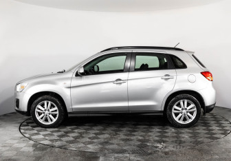 Подержанный автомобиль Mitsubishi ASX 2012 года (8 фото)
