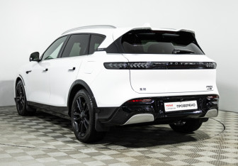 Подержанный автомобиль Voyah Free 2023 года (7 фото)