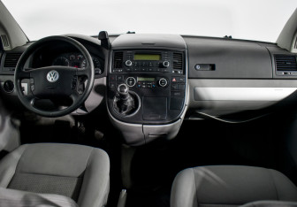 Подержанный автомобиль Volkswagen Multivan 2004 года (15 фото)