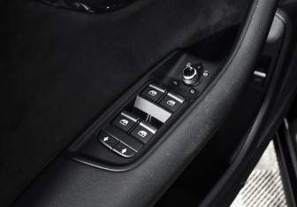 Подержанный автомобиль Audi Q7 2019 года (10 фото)