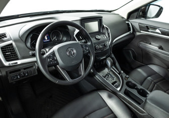 Подержанный автомобиль DongFeng AX7 2019 года (11 фото)