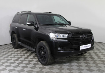 Подержанный автомобиль Toyota Land Cruiser Suv 2018 года (3 фото)
