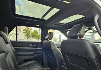 Подержанный автомобиль Ford Explorer 2018 года (12 фото)