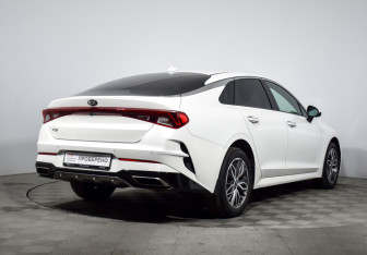 Подержанный автомобиль Kia K5 2020 года (5 фото)