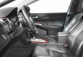 Подержанный автомобиль Toyota Camry Sedan 2014 года (10 фото)