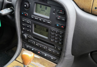Подержанный автомобиль Jaguar S-Type 2007 года (17 фото)