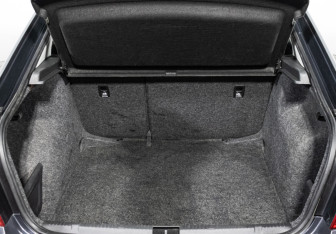 Подержанный автомобиль Skoda Rapid Liftback 2016 года (17 фото)