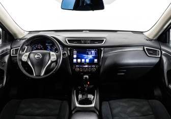 Подержанный автомобиль Nissan X-Trail 2017 года (10 фото)