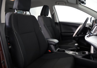 Подержанный автомобиль Toyota RAV4 2018 года (11 фото)