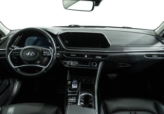 Подержанный автомобиль Hyundai Sonata 2019 года (13 фото)