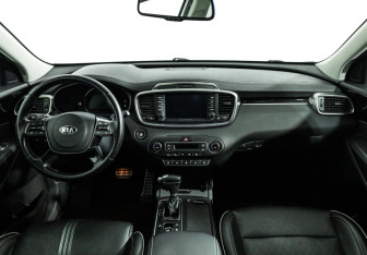 Подержанный автомобиль Kia Sorento 2019 года (13 фото)