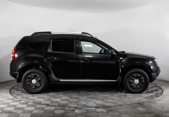 Подержанный автомобиль Renault Duster 2013 года (4 фото)