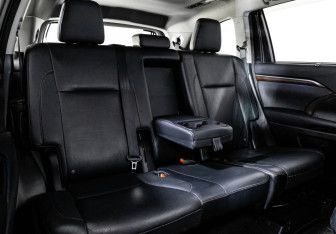 Подержанный автомобиль Toyota Highlander 2014 года (24 фото)