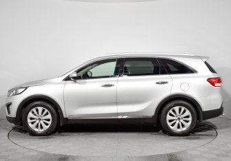Подержанный автомобиль Kia Sorento 2016 года (8 фото)