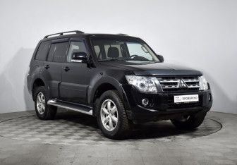 Подержанный автомобиль Mitsubishi Pajero 2013 года (3 фото)