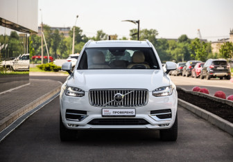 Подержанный автомобиль Volvo XC90 2020 года (5 фото)