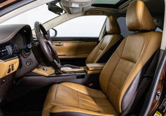 Подержанный автомобиль Lexus ES 2016 года (25 фото)