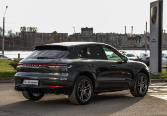 Подержанный автомобиль Porsche Macan 2020 года (5 фото)