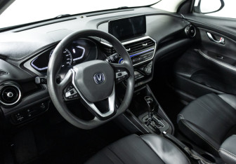 Подержанный автомобиль Changan Alsvin 2023 года (11 фото)