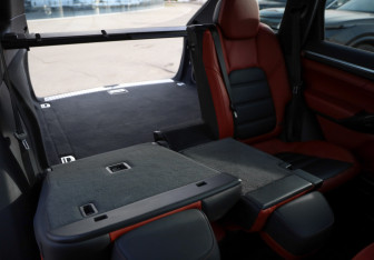 Подержанный автомобиль Porsche Cayenne 2014 года (35 фото)