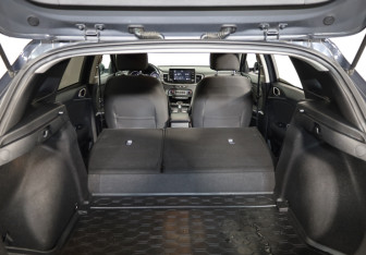 Подержанный автомобиль Kia Ceed Hatchback 2021 года (17 фото)