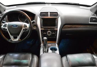 Подержанный автомобиль Ford Explorer 2015 года (12 фото)