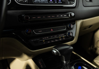 Подержанный автомобиль Kia Carnival 2019 года (18 фото)