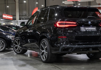 Подержанный автомобиль BMW X5 2022 года (12 фото)
