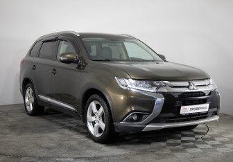 Подержанный автомобиль Mitsubishi Outlander 2016 года (3 фото)
