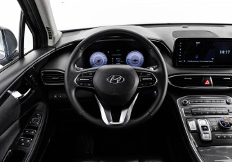 Подержанный автомобиль Hyundai Santa Fe 2021 года (11 фото)