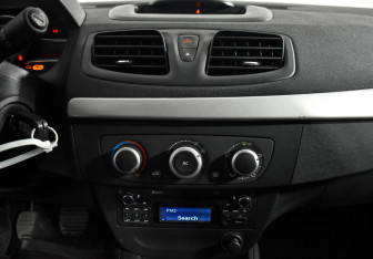 Подержанный автомобиль Renault Fluence 2013 года (16 фото)