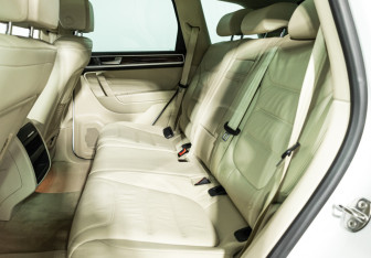 Подержанный автомобиль Volkswagen Touareg 2013 года (10 фото)