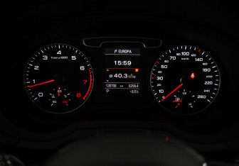 Подержанный автомобиль Audi Q3 2012 года (20 фото)