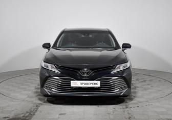 Подержанный автомобиль Toyota Camry Sedan 2019 года (2 фото)
