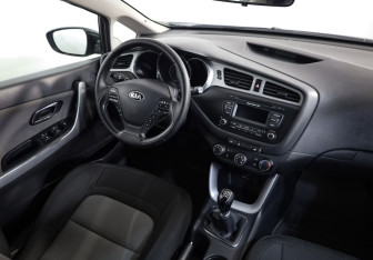 Подержанный автомобиль Kia Ceed Hatchback 2014 года (8 фото)