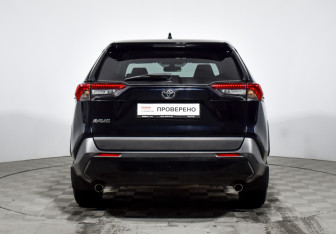 Подержанный автомобиль Toyota RAV4 2020 года (6 фото)