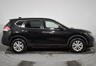 Подержанный автомобиль Nissan X-Trail 2017 года (4 фото)