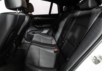 Подержанный автомобиль BMW X4 2015 года (10 фото)