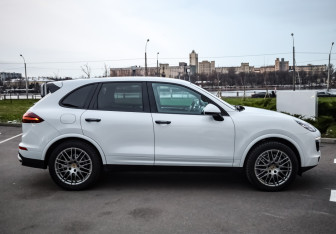 Подержанный автомобиль Porsche Cayenne 2016 года (5 фото)