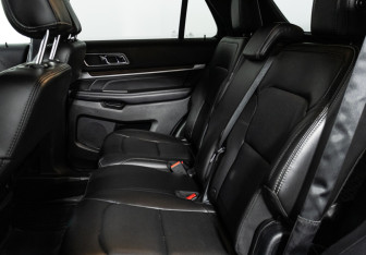 Подержанный автомобиль Ford Explorer 2018 года (10 фото)