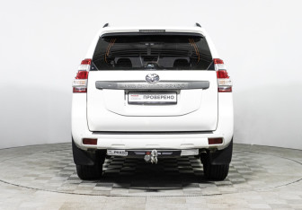 Подержанный автомобиль Toyota Land Cruiser Prado 2015 года (6 фото)